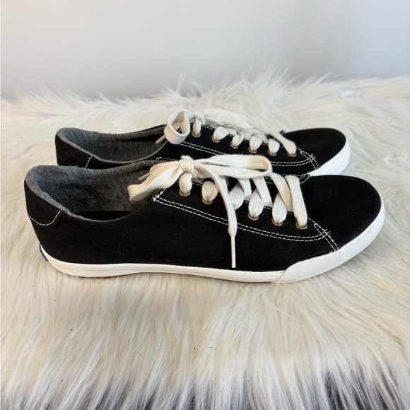 Classic Black and White Women's Sneakers - Picture 4 of 9